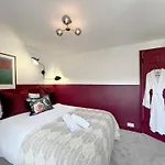 Lovely Double Room In Terrace Home - University Hospital City Centre