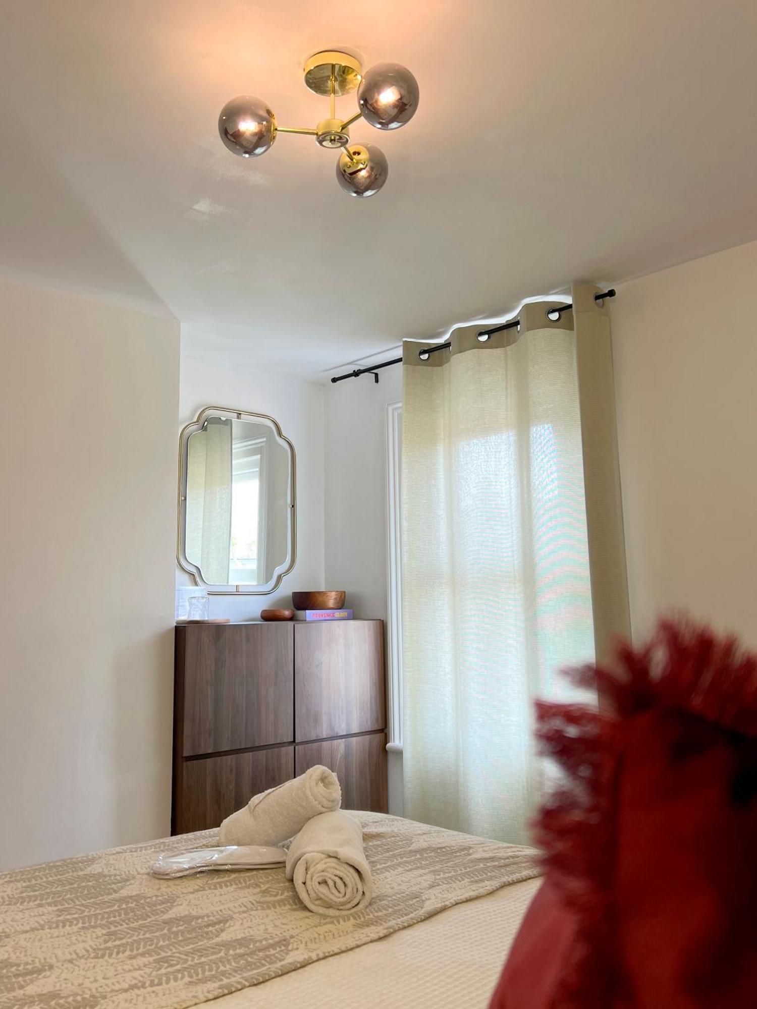Lovely Double In Terrace - Hospital Centre Homestay