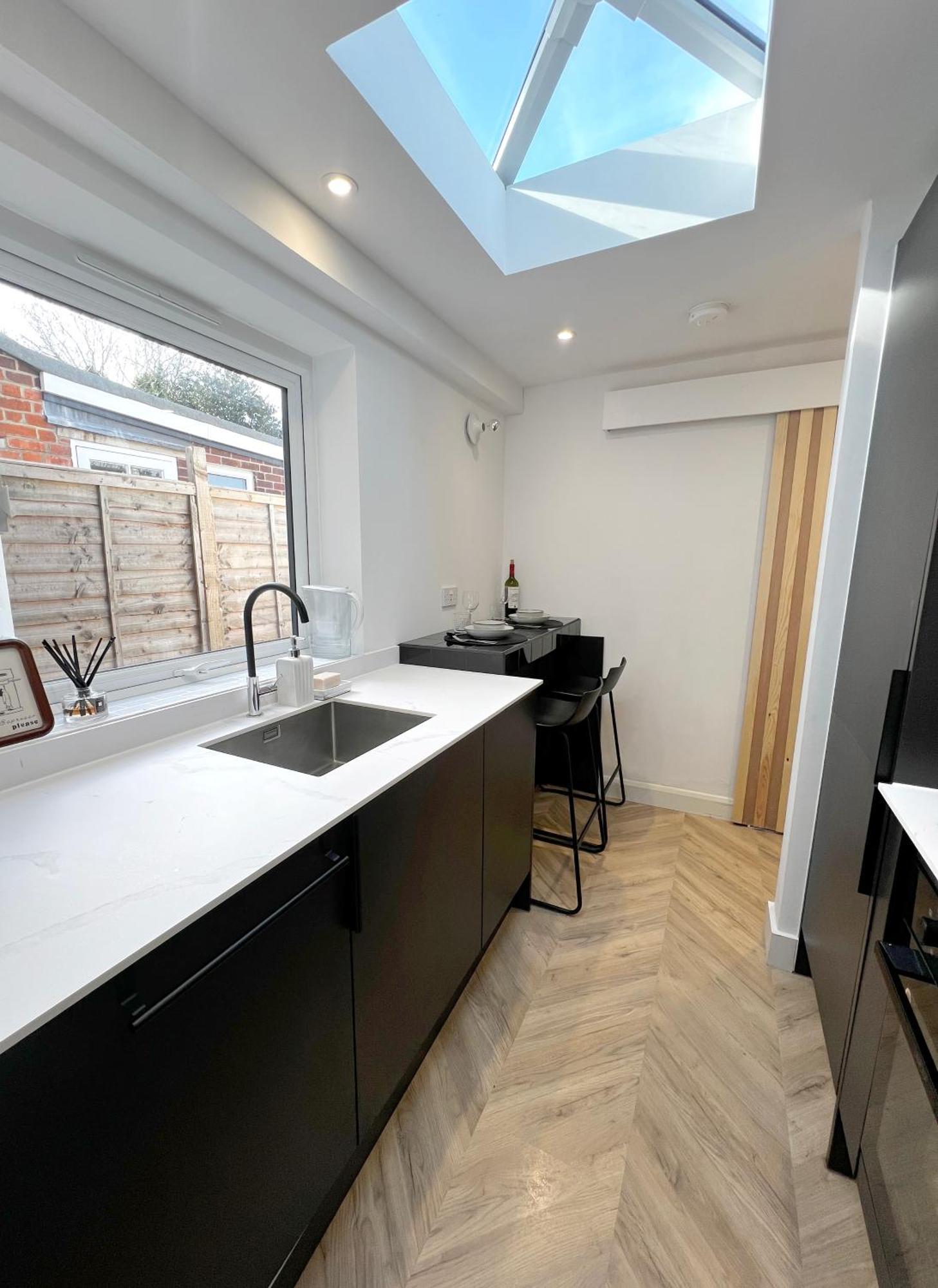 Lovely Double In Terrace - Hospital Centre