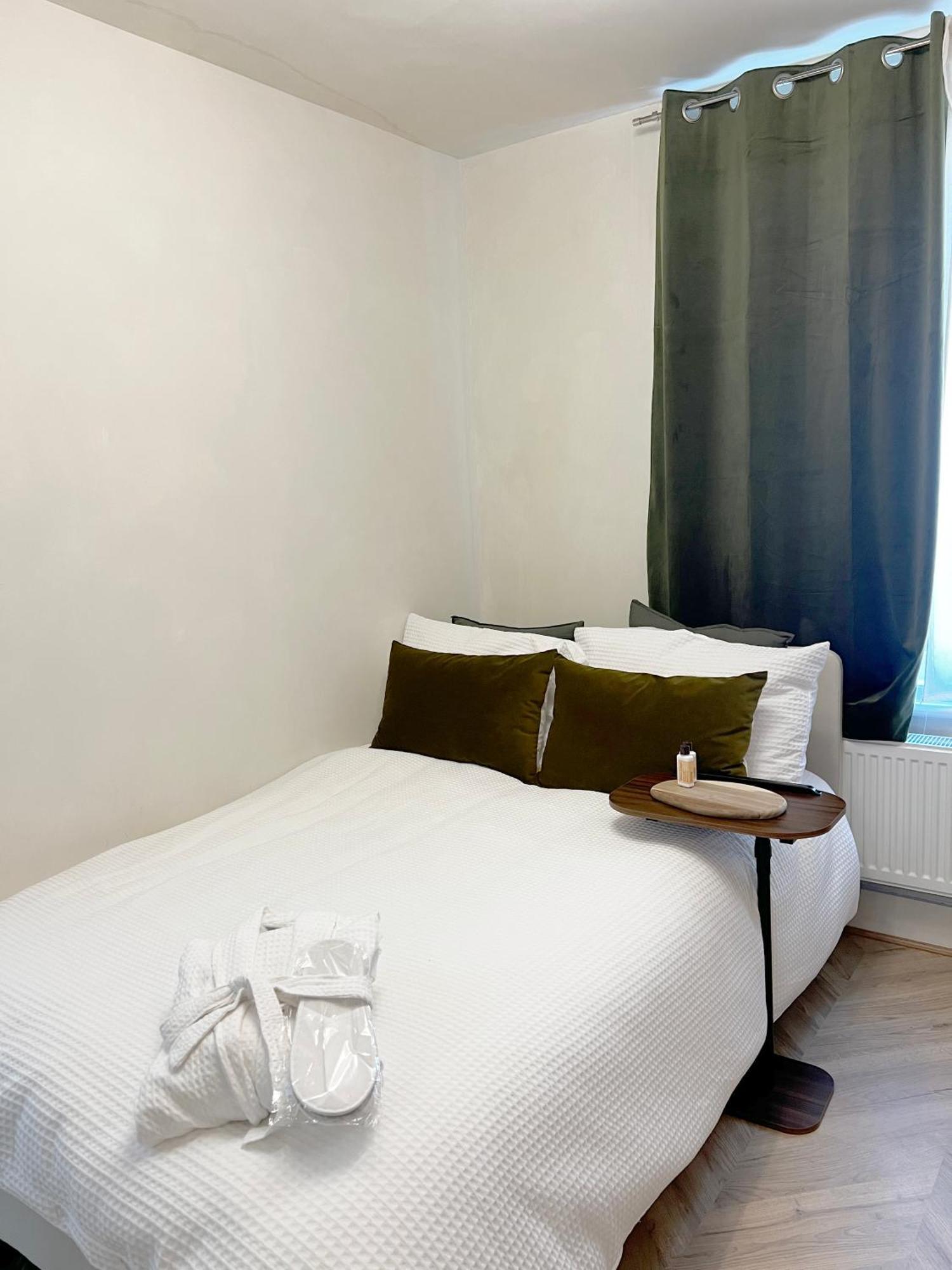 Lovely Double In Terrace - Hospital Centre *
